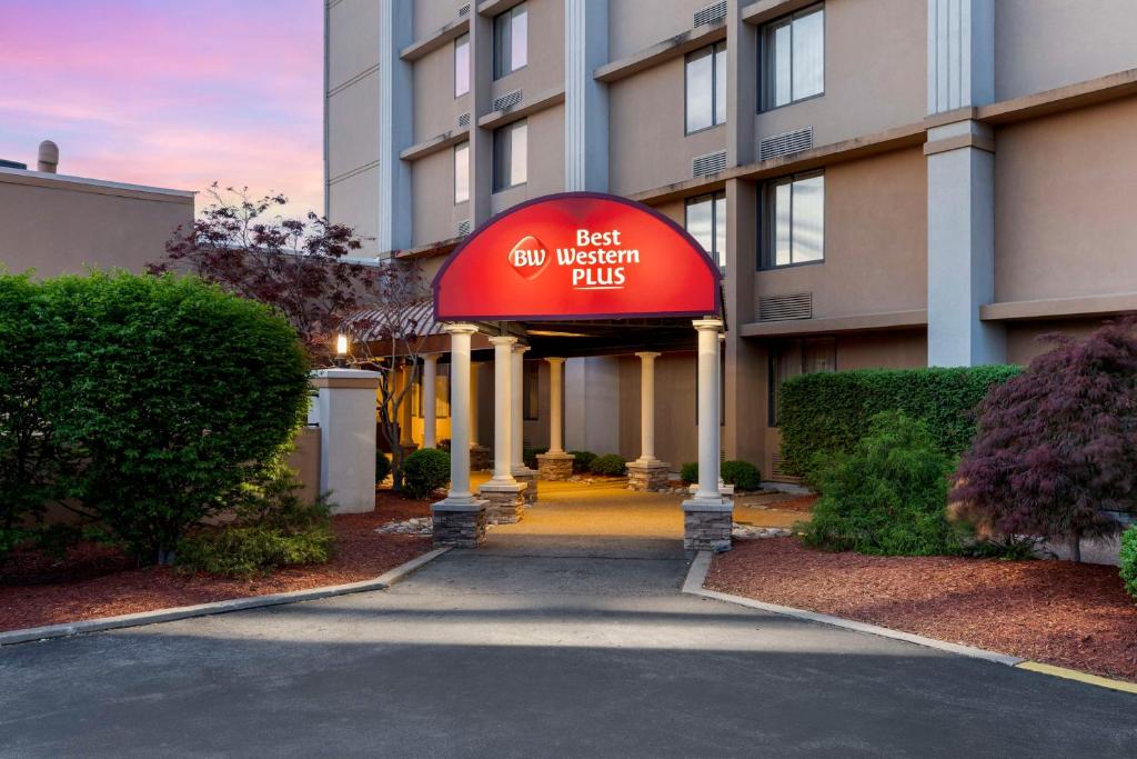 Best Western Plus The Charles Hotel photo 1