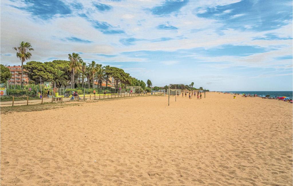 Nice Apartment In Pineda De Mar With Wifi And 3 Bedrooms photo 1