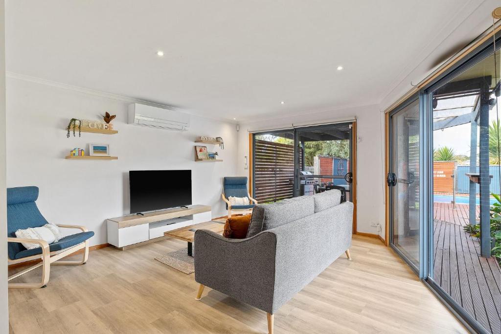 Redwood Beach House photo 2