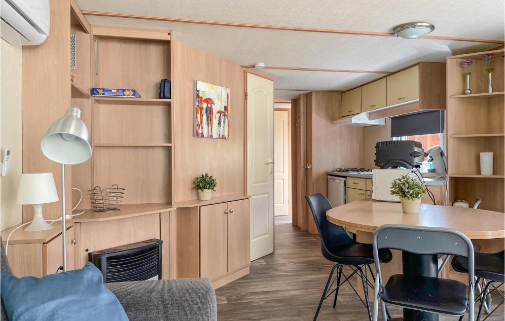 Beautiful Caravan In Epe With Sauna, Wifi And 2 Bedrooms photo 1