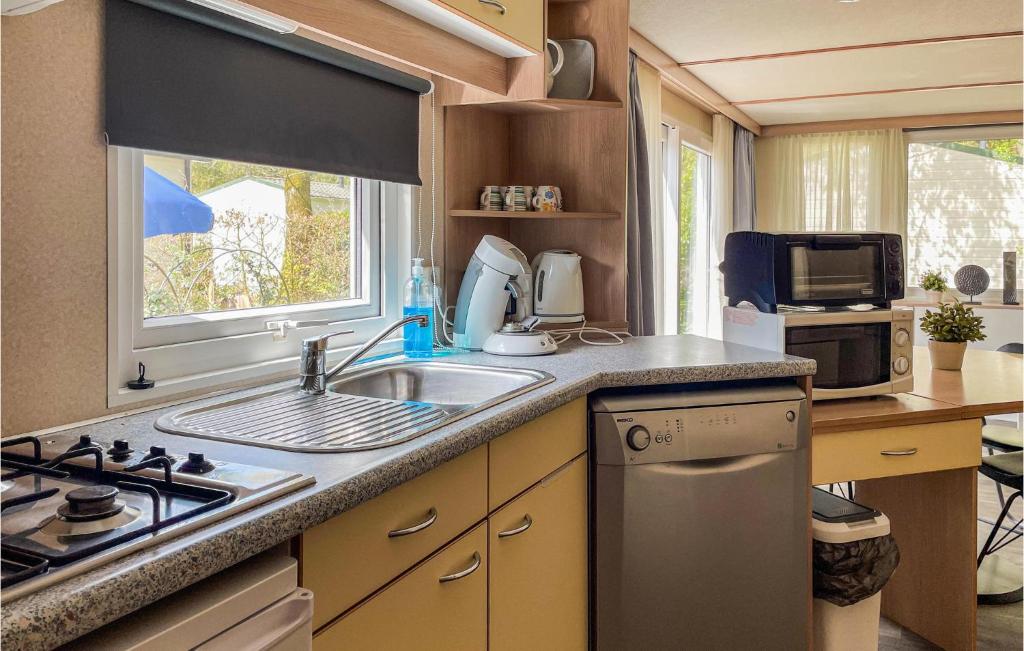 Beautiful Caravan In Epe With Sauna, Wifi And 2 Bedrooms photo 3
