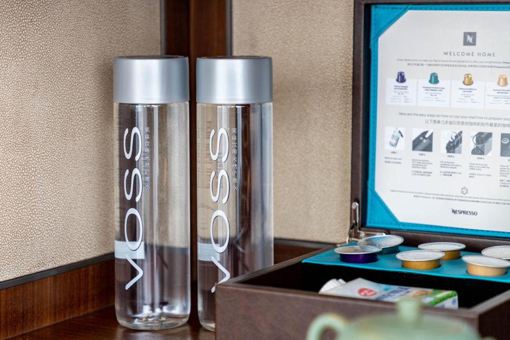 Raffles Shenzhen, Enjoy the daily happy hour in Long Bar, complimentary mini bar and welcome amenities photo 1