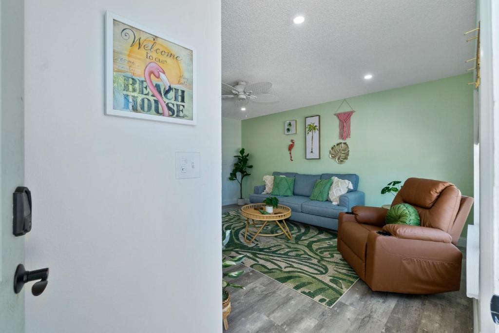 Paradise Palms- Tropic Suite- Pool - Steps to Ocean - 10 min to Downtown photo 4