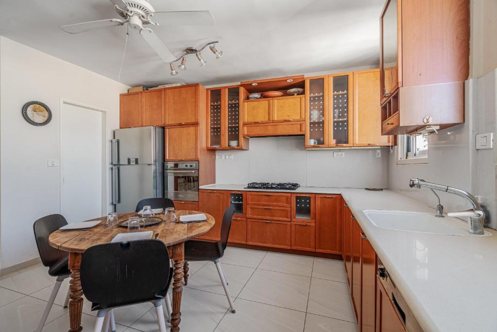 2BR - 2 12 Hei be-Iyar St Tel aviv photo 4