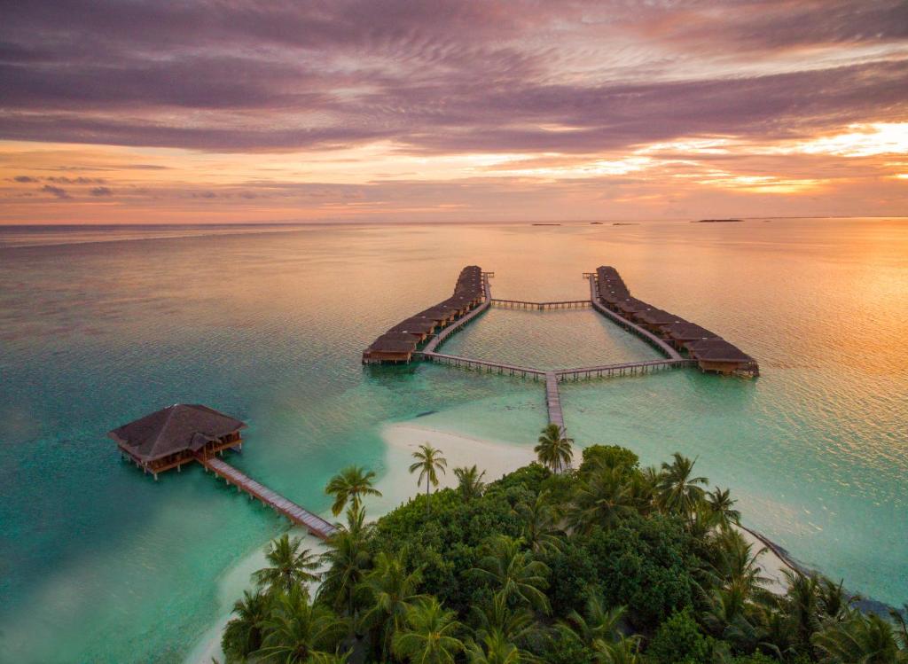 Medhufushi Island Resort photo 2