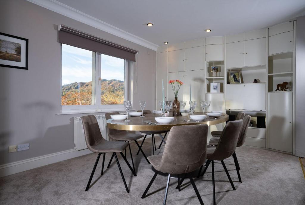 Brand New - Contemporary - 2 Bedroom - 2 Bathroom - Spacious Apartment - Lake Views photo 3