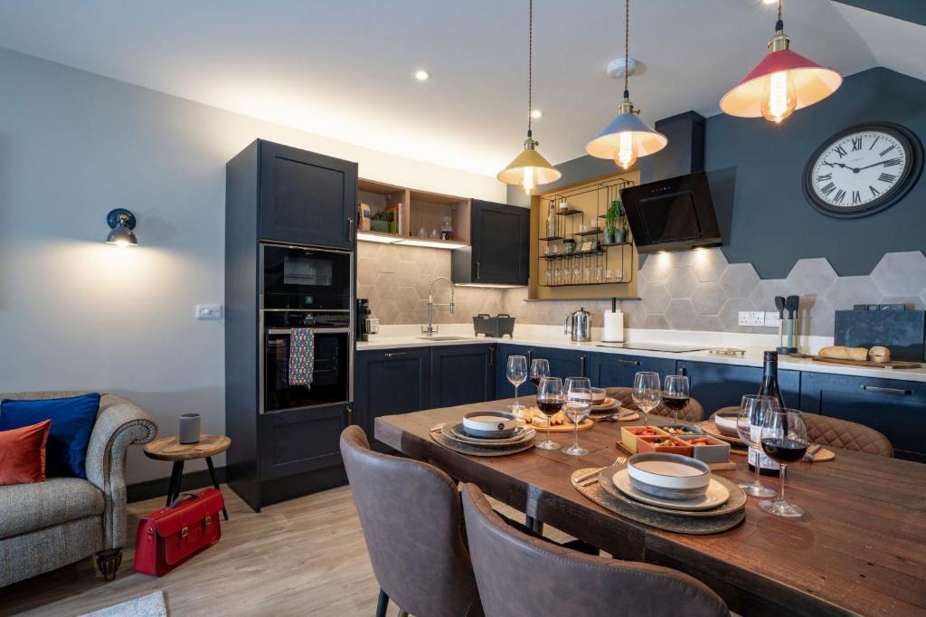 Spacious - Contemporary Home - Central Ambleside - Parking photo 1