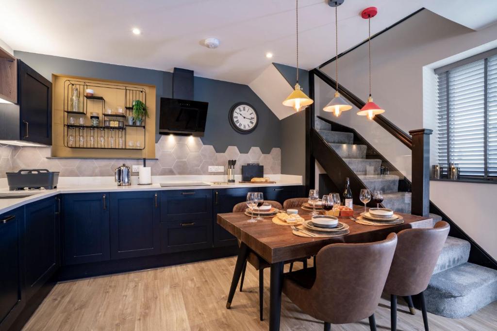 Spacious - Contemporary Home - Central Ambleside - Parking photo 3