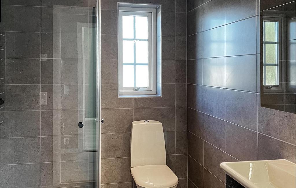 Beautiful Home In Tors With 3 Bedrooms And Wifi photo 4