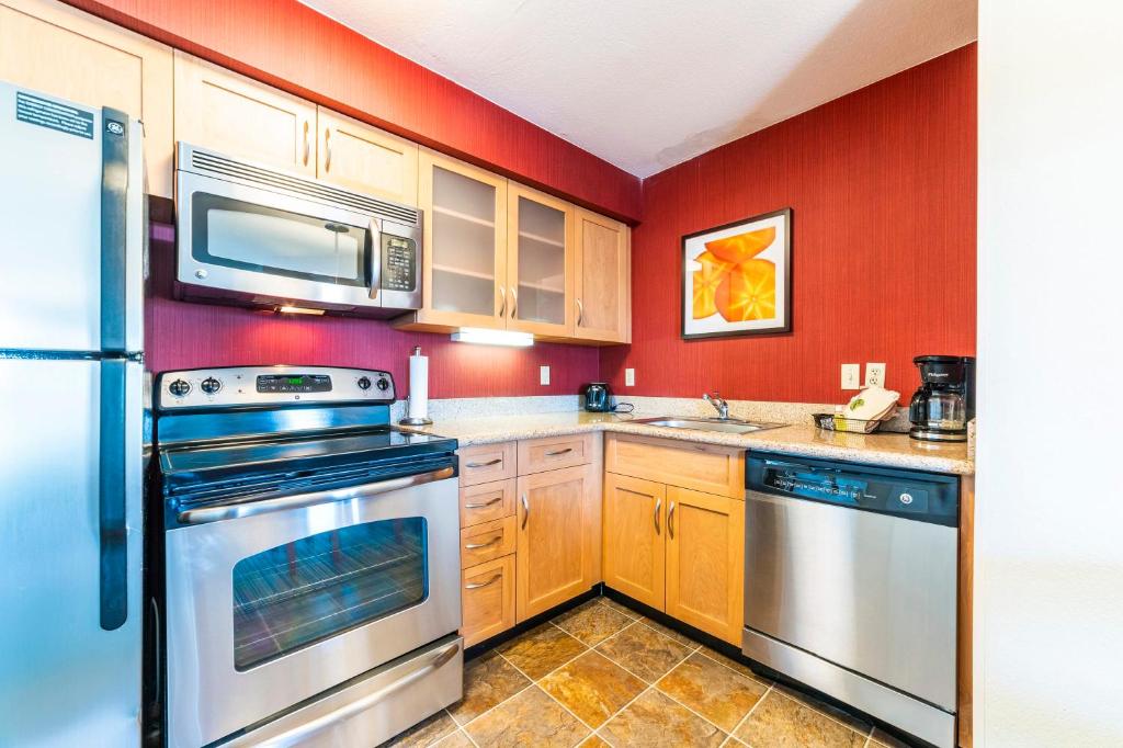 Metro PHX Upstairs 2bd sleeps 6 heated pool NO PETS ALLOWED - Tap to explore photos