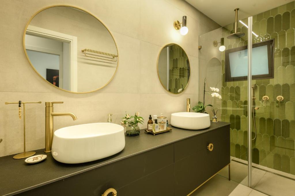 Sophisticated 1BR Apartment in Central Tel Aviv by Sea N' Rent photo 3