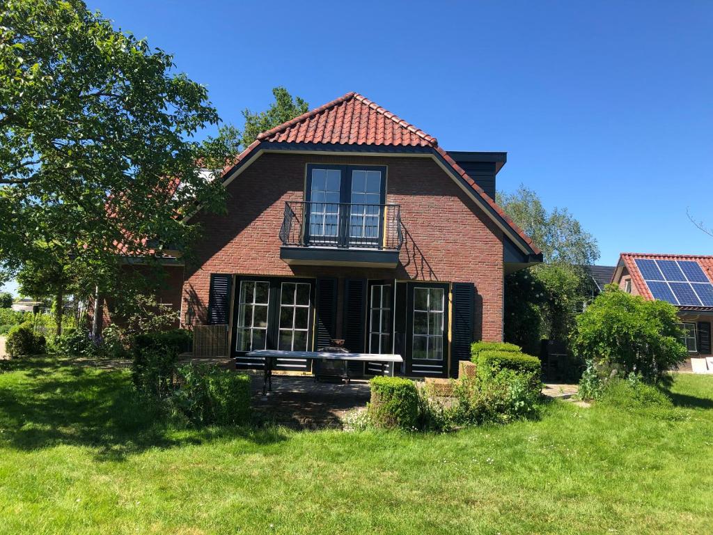 Lovely warm Country home photo 3