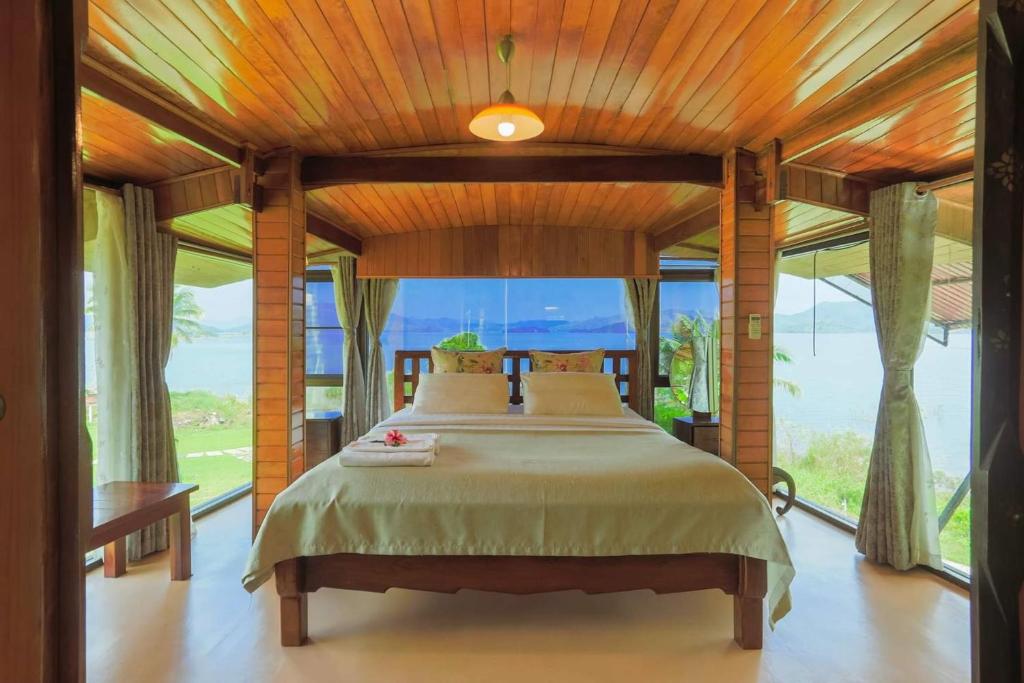 Kaengkrachan Boathouse Paradise Resort photo 4