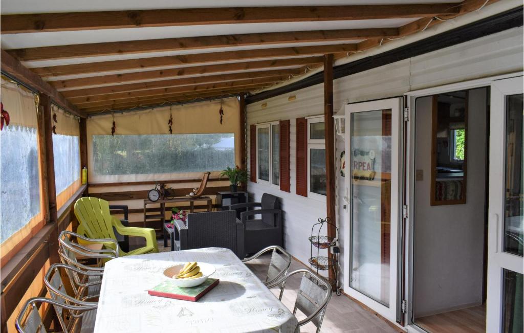 Stunning Caravan In Saint-pe-sur-nivelle With 3 Bedrooms And Wifi photo 2