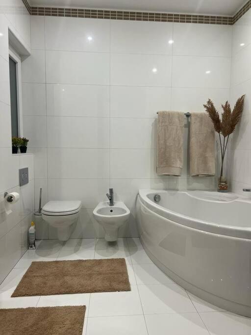 Pembroke St Julians Luxury, Comfort, Location photo 1