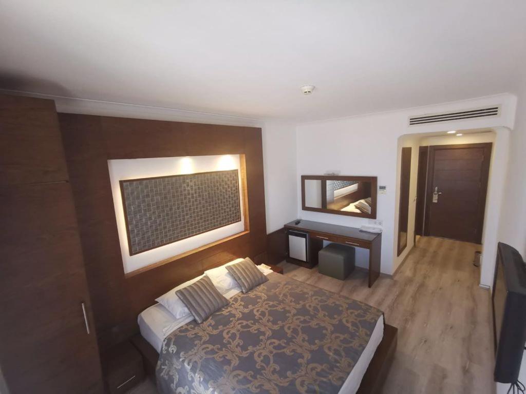 Small Beach Hotel photo 2