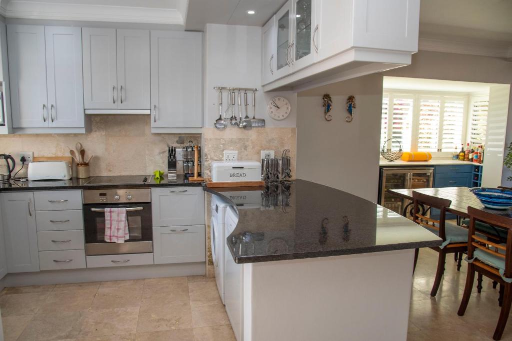 WATERFRONT 2 Bed Home with mooring at Knysna Quays photo 2