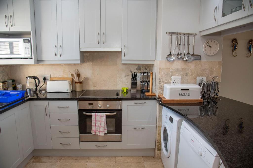 WATERFRONT 2 Bed Home with mooring at Knysna Quays photo 1