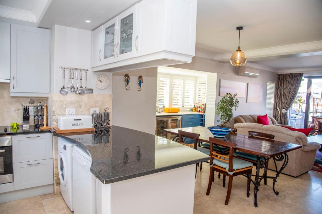 WATERFRONT 2 Bed Home with mooring at Knysna Quays photo 3