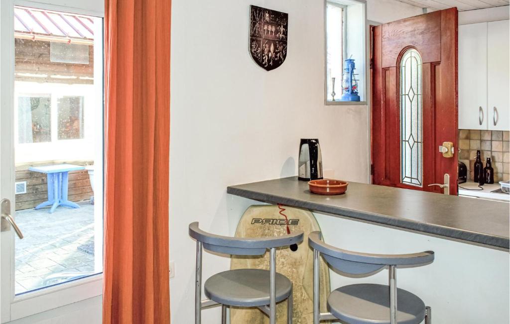 Stunning Apartment In Saint-pe-sur-nivelle With 2 Bedrooms And Wifi photo 2