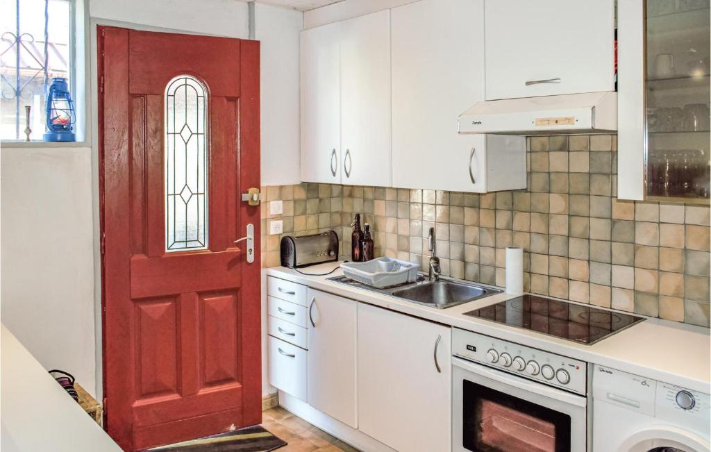 Stunning Apartment In Saint-pe-sur-nivelle With 2 Bedrooms And Wifi photo 3