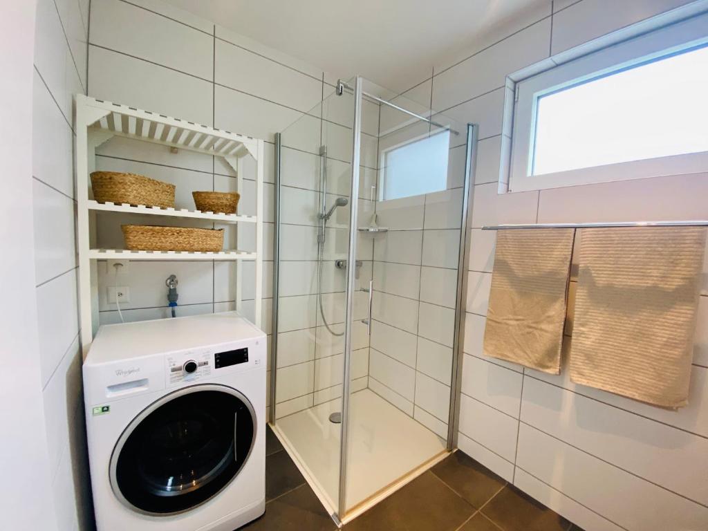 BUSINESS APARTMENT in Deitingen Tiny House ZIMMERzuVERMIETEN - Tap to explore photos