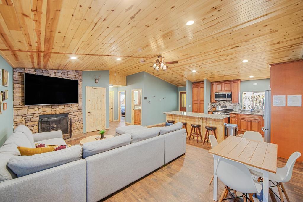 Country Club Cabin photo 1