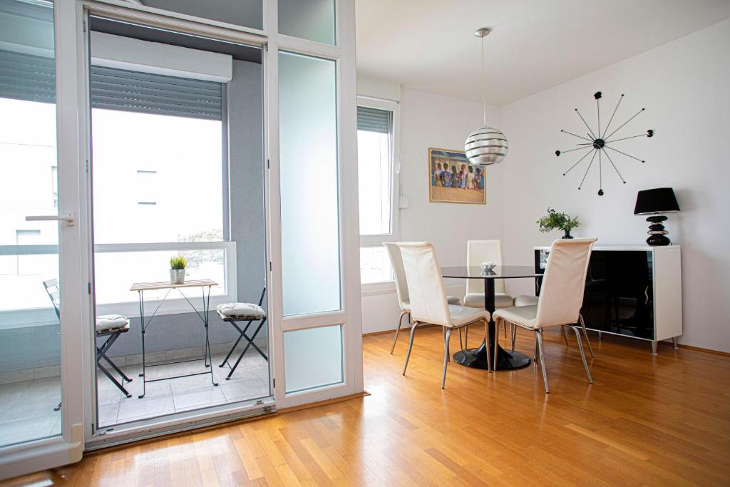 City Center Apartment Flash