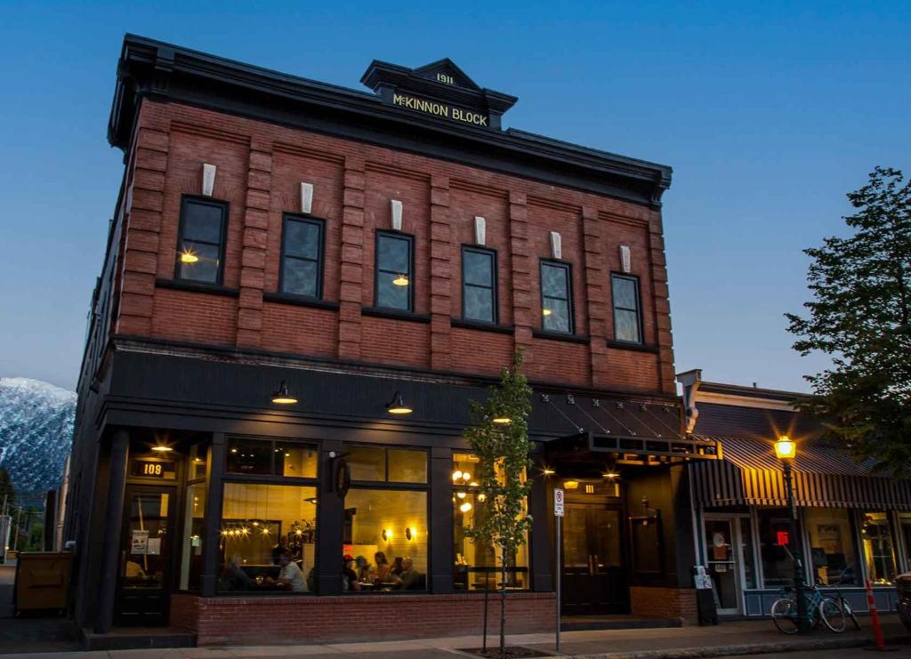 Eleven Revelstoke Lodge photo 3