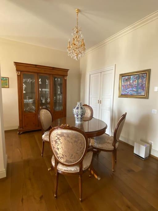 Furnished apartment rental with lake view photo 1