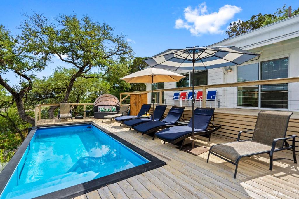 Updated Texas Tiny Home Rental on Lake Travis photo 2