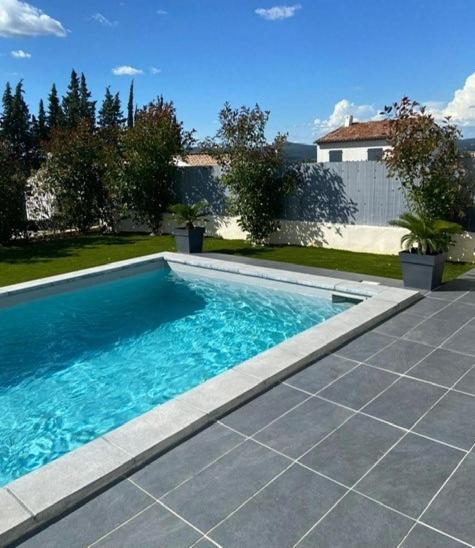 jolie villa avec piscine photo 2