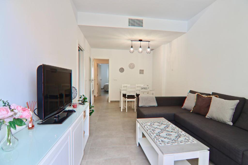 Apartamento San Leonardo Playa (Free Parking) - Tap to explore photos