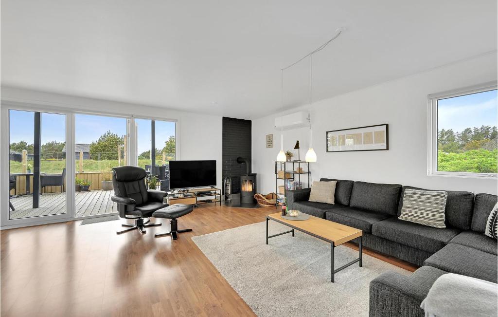 Amazing Home In Ringkbing With 3 Bedrooms, Sauna And Wifi photo 2