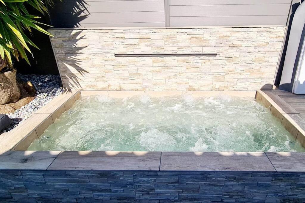 Maison pleine de charme avec grand jacuzzi privé photo 1