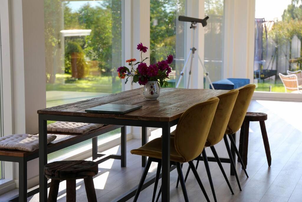 Bright summer house close to the beach and water photo 4
