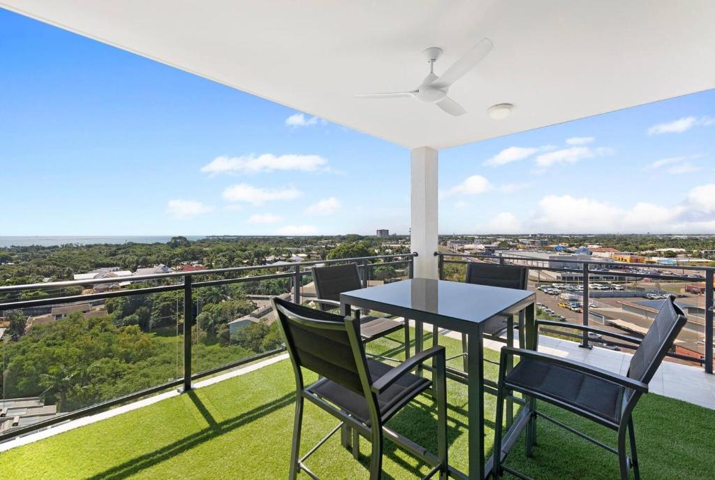 'Opal of Darwin' Breezy Living Atop Blue Horizons photo 2