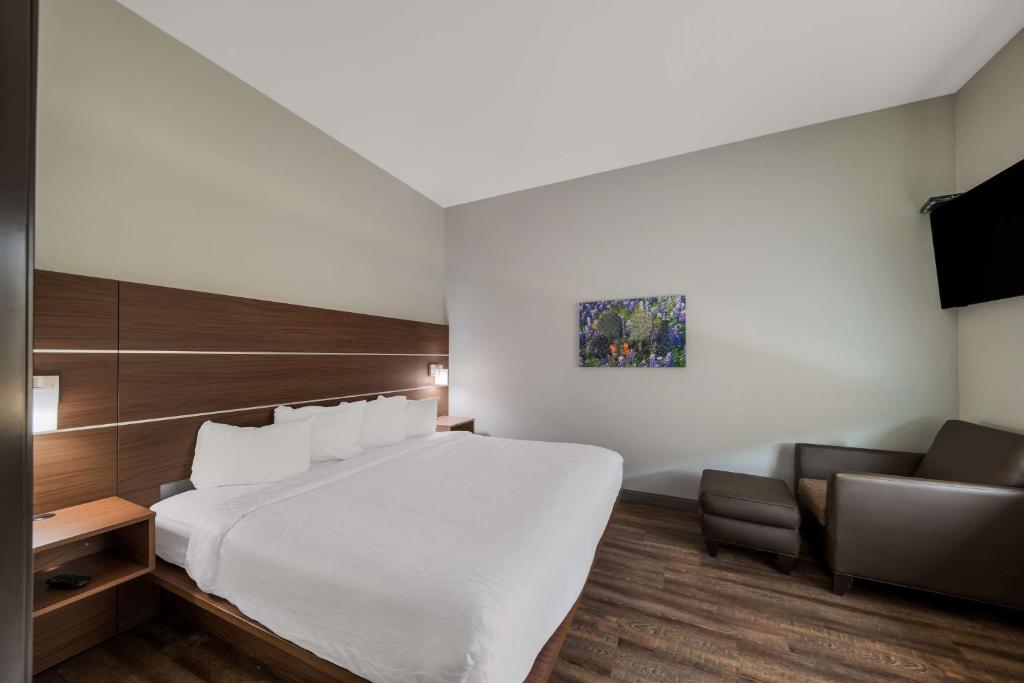 Best Western Bowie Inn & Suites - Tap to explore photos