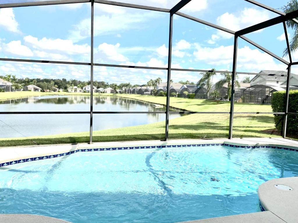 LB4707AW 3 Bedroom Villa with pool and game room image