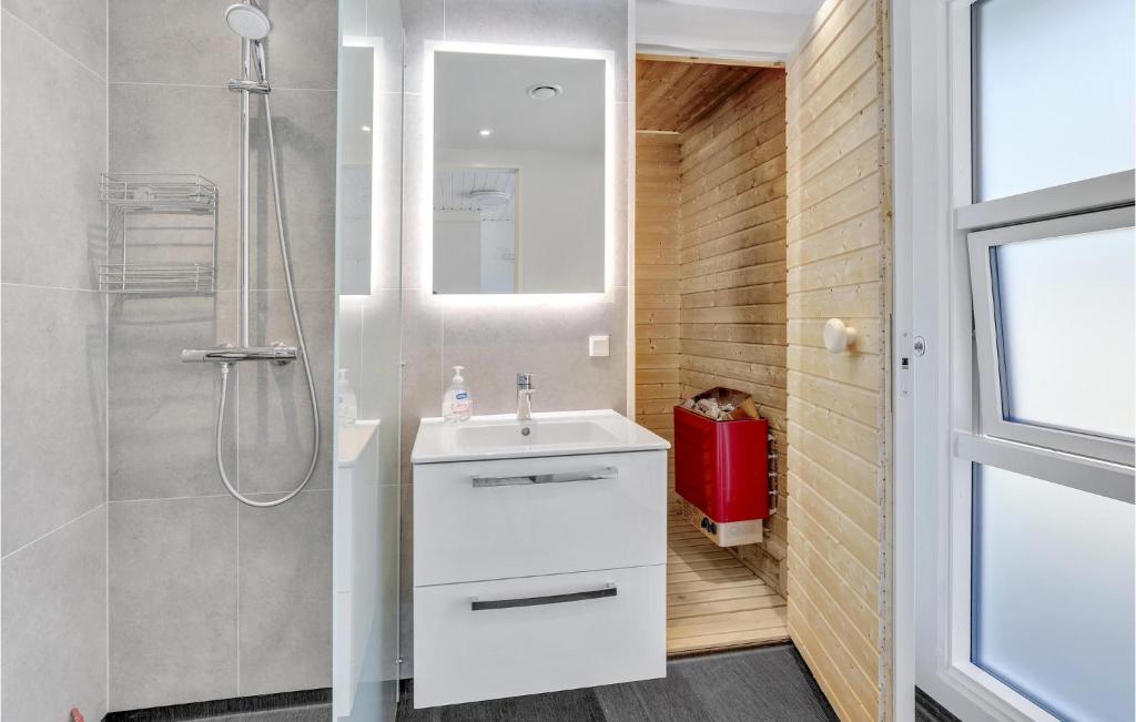 Nice Home In Nex With Sauna, Wifi And Indoor Swimming Pool photo 3