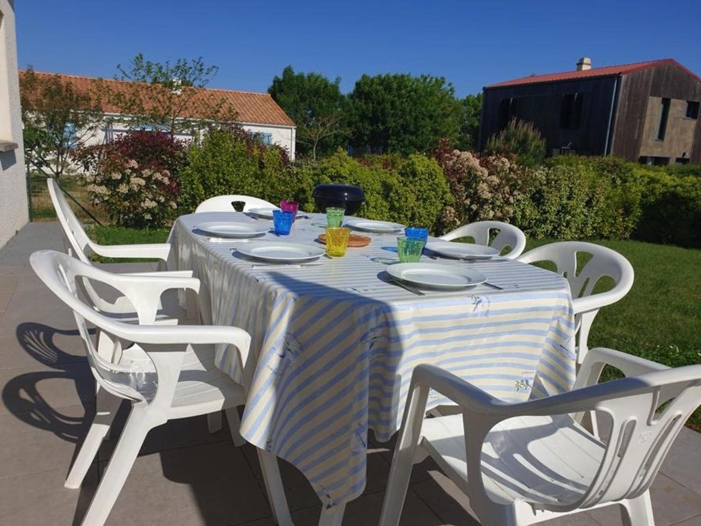Maison Le Bernard, 4 pièces, 6 personnes - FR-1-336-50 photo 1