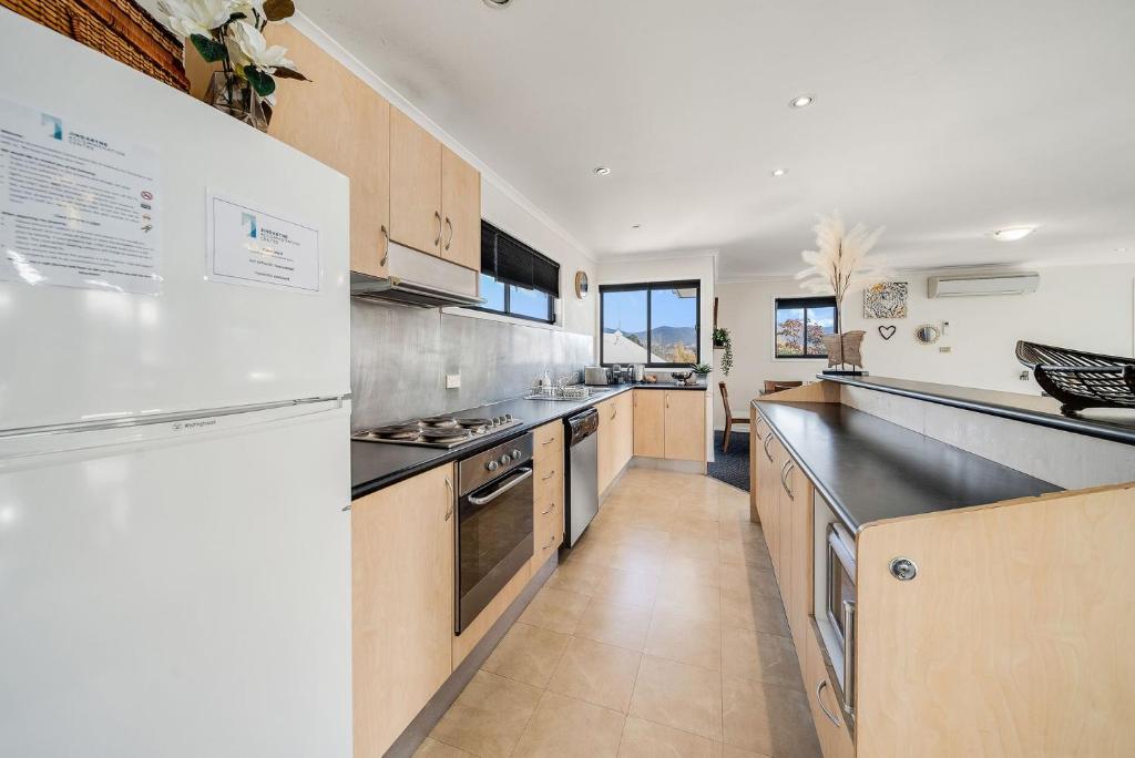 Silvertrees 4 Centrally situated photo 2