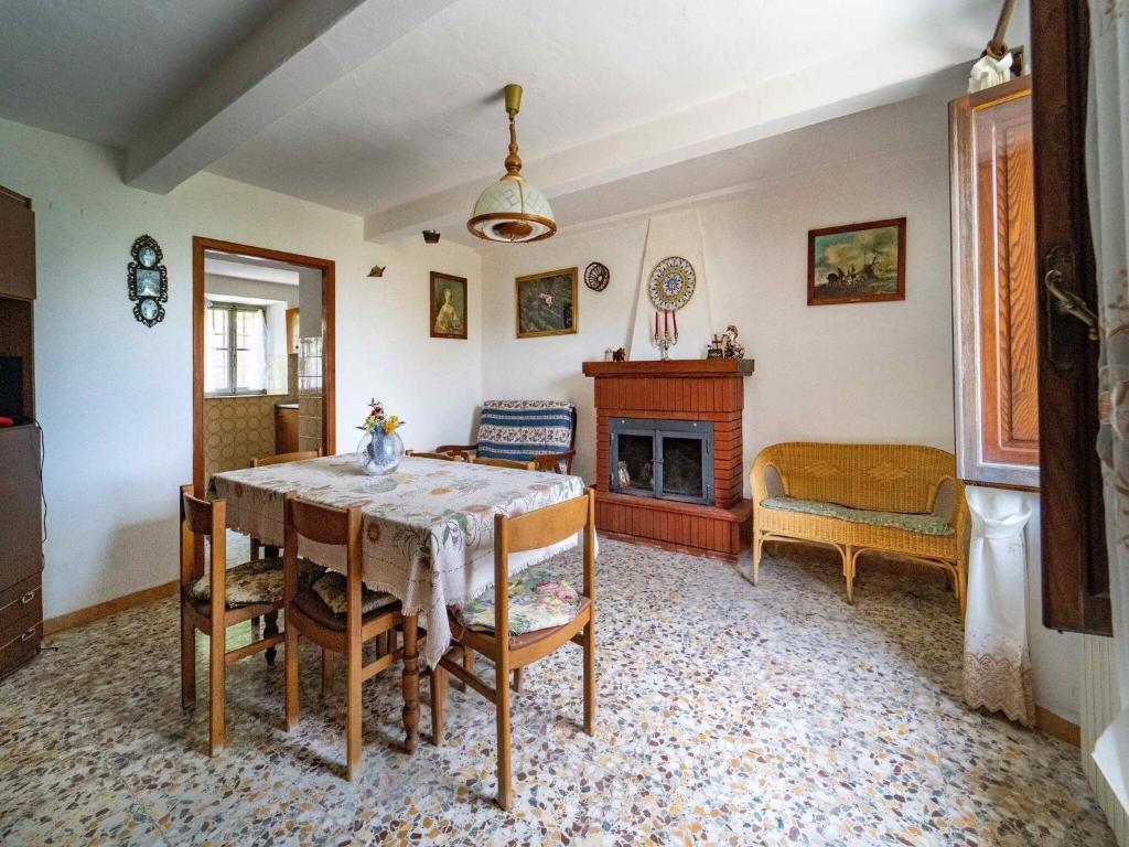Cozy Holiday Home in Tuscany in a delightful area
