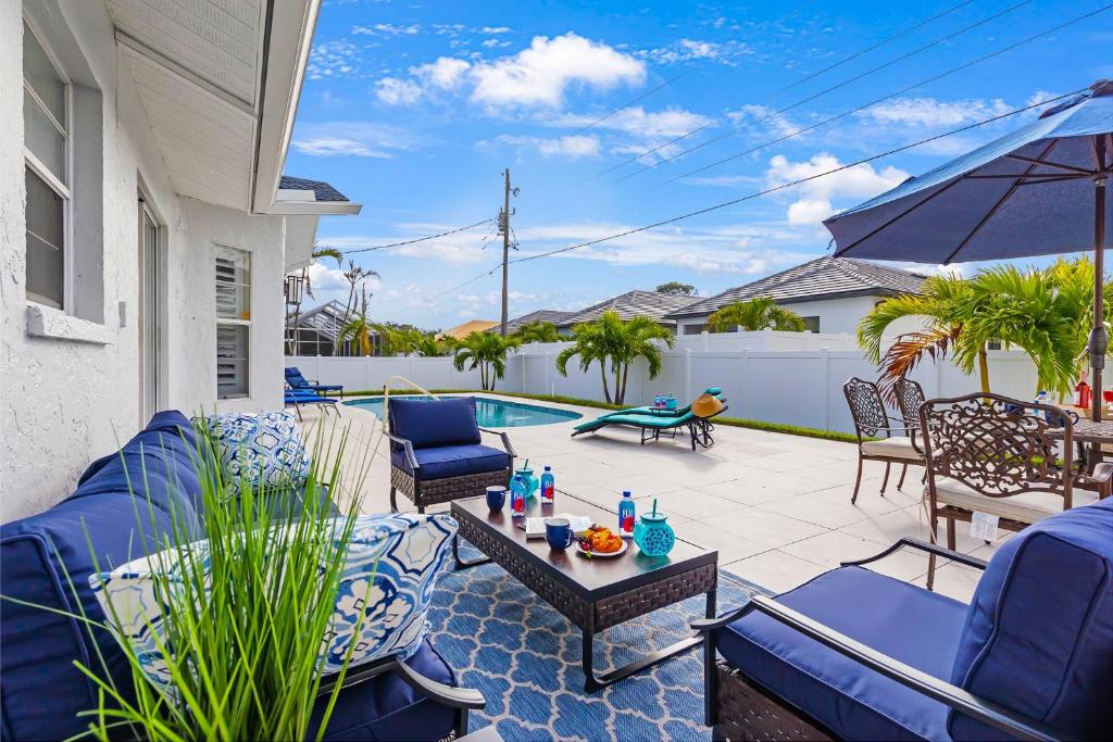 Private Pool｜Near Beach｜Fenced Yard｜Outdoor Living photo 3
