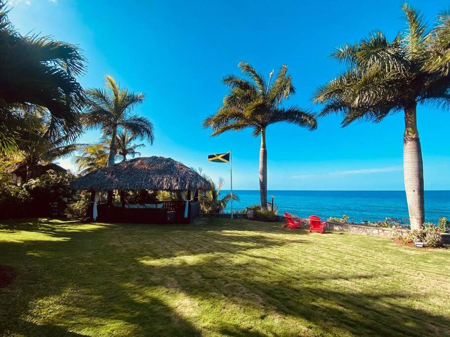 Oceanside Villa @ Ocho Rios, Jamaica Getaway