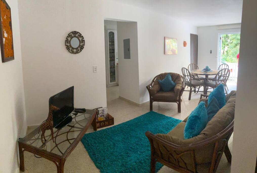 Mayagüez Apt- up to 4 guests- Close to Everything photo 3