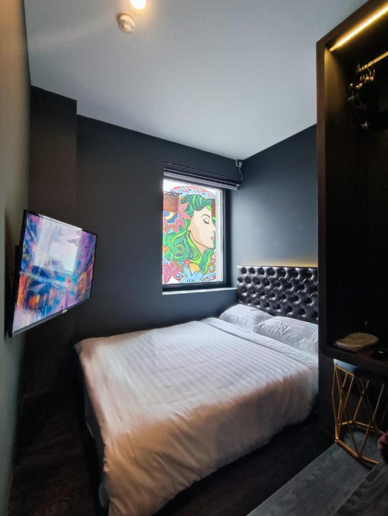 HOTEL JJH - newly opened near BUGIS - Tap to explore photos