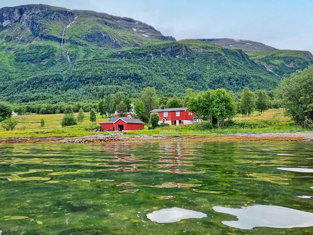 Holiday home Rossfjordstraumen photo 2