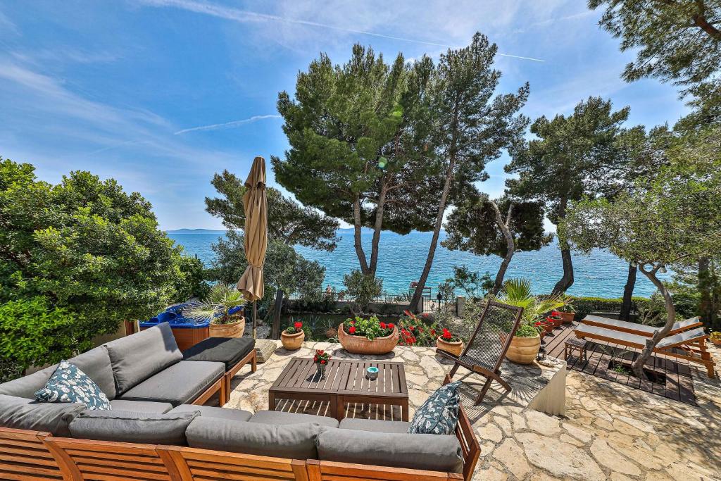 Luxury villa - by the sea, summer kitchen, hot tub, SUP, boat, 5 rooms, wifi, parking - Trogir photo 4