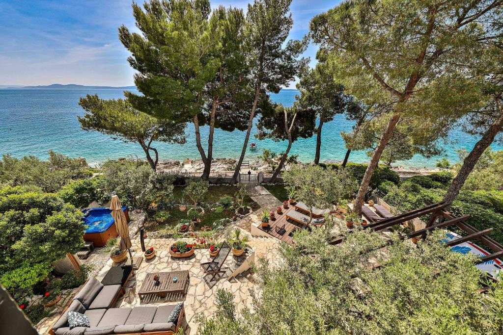 Luxury villa - by the sea, summer kitchen, hot tub, SUP, boat, 5 rooms, wifi, parking - Trogir photo 3